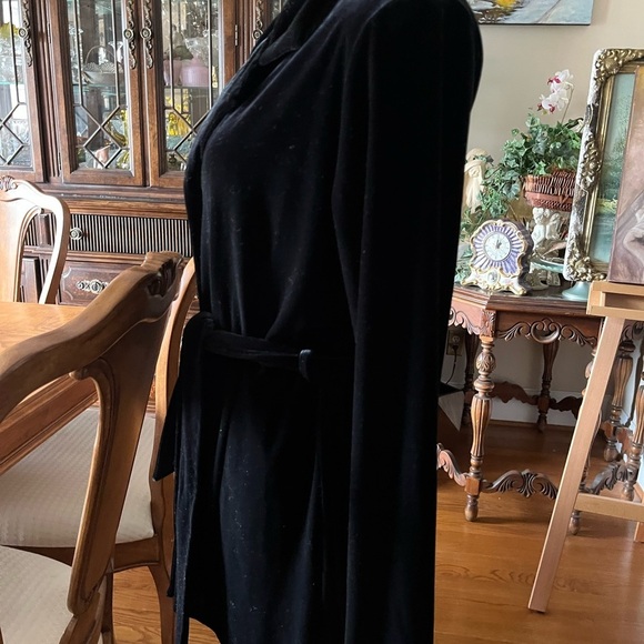 Chic Black Velvet button jacket with belt - Picture 4 of 16